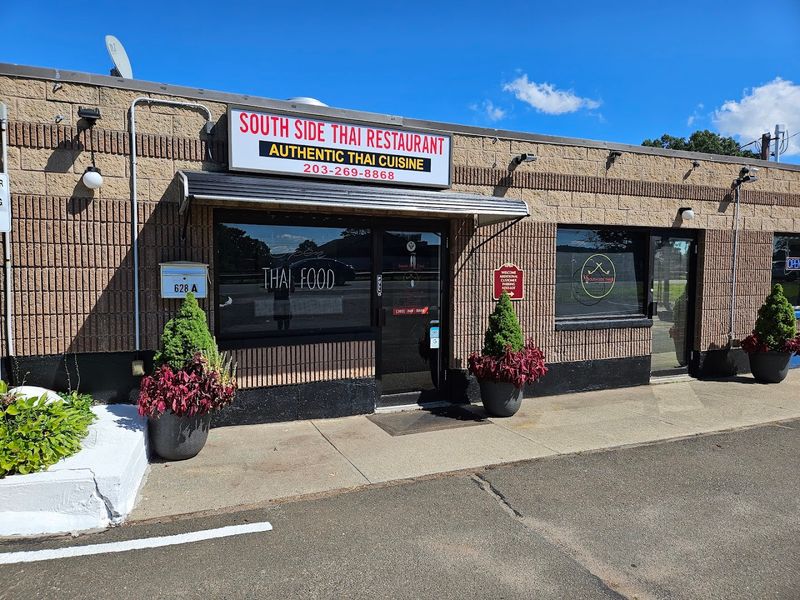 10 Connecticut Lunch Spots Serving Specials Worth Making A Stop For - Decor Hint South Side Thai Restaurant, Wallingford