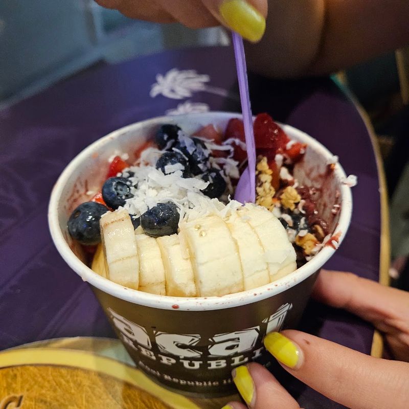 12 California Cafés Serving Acai And Smoothie Bowls That Look Almost Too Good To Eat - Decor Hint Açaí Republi, Tustin, California