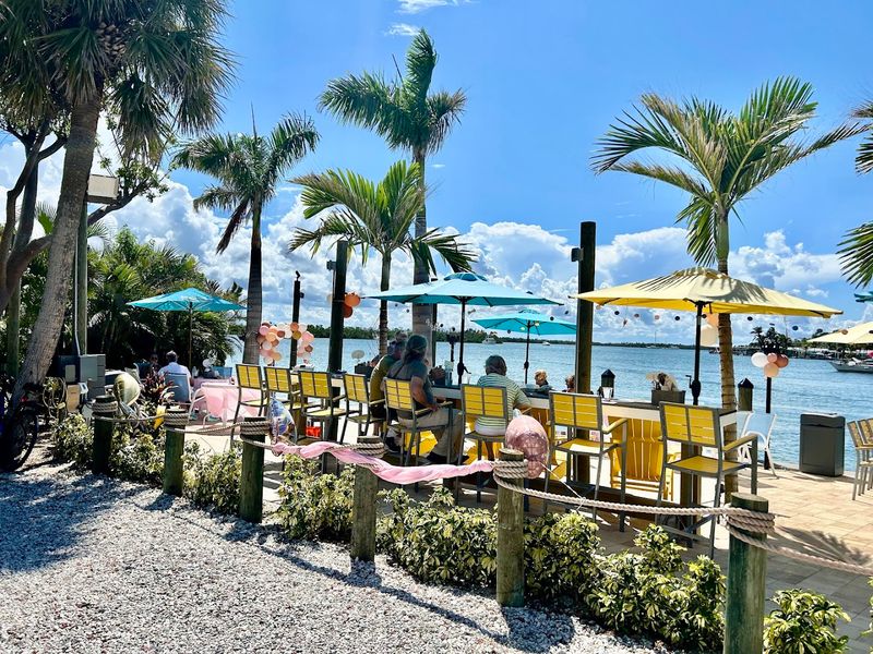 There Is A Quaint Florida Town So Affordable That Elders Wish They Had Moved Sooner - Decor Hint Local Dining Worth Exploring