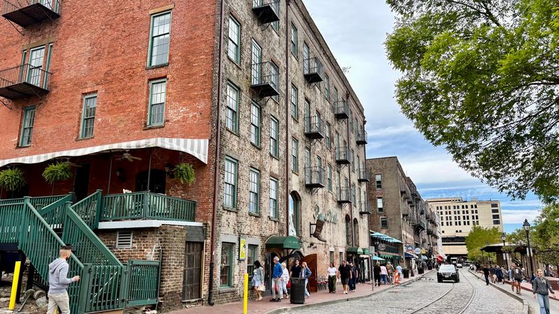 9 Creepy Georgia Roads Locals Refuse To Drive After Dark - Decor Hint River Street, Savannah