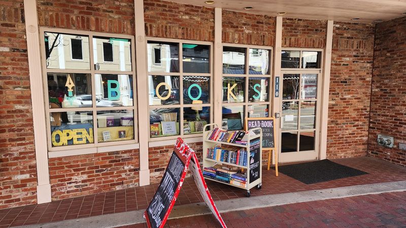 Humble Universe Books, Clarksville