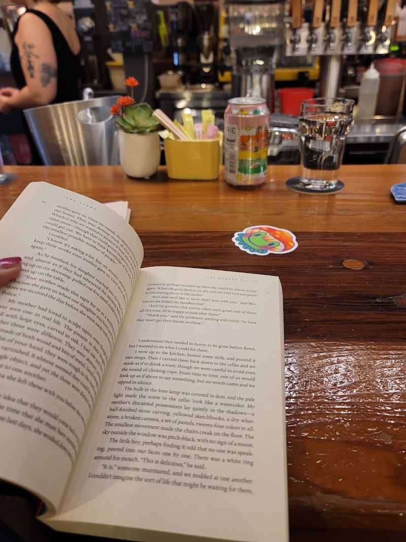 This Hidden Bookstore Bar In Arizona Is Worth Discovering - Decor Hint Perfect For Every Kind Of Visit