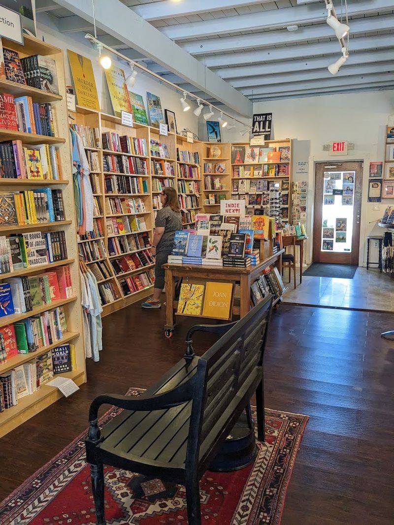 Tombolo Books, St. Petersburg
