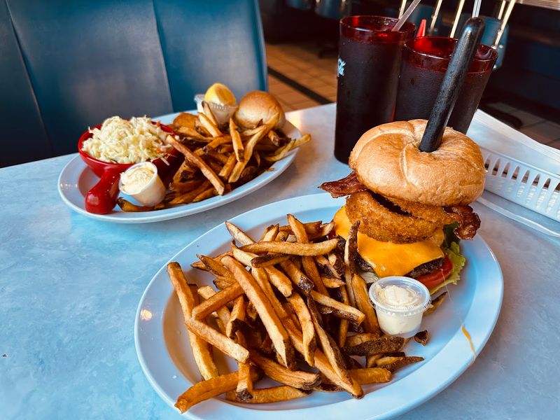 You'll Feel Like You've Stepped Into Happy Days At This Old-School Oregon Diner - Decor Hint Breakfast All Day? Yes Please