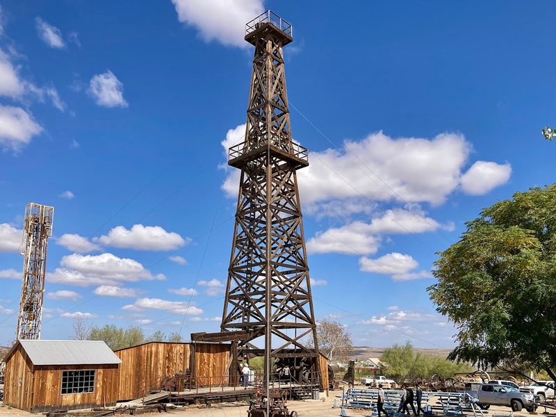 12 California Places Built Around One Very Specific Industry - Decor Hint Taft, Oil