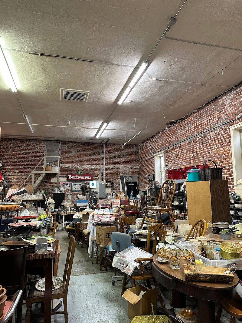 10 Massive Secondhand Shops In Nebraska That Make Treasure Hunting Worth The Trip - Decor Hint Midwest Pickers Antique Mall, Omaha