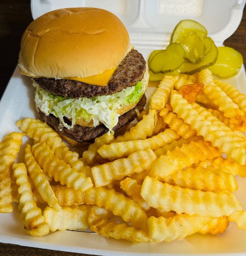 This Retro Drive-In In Kentucky Has Been Serving Burgers The Same Way Since 1947 - Decor Hint The Rest Of The Menu That Deserves Attention