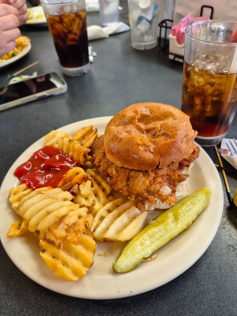 Indiana's No-Fuss Pie Shop Serves Some Of The Sweetest Slices You'll Ever Eat - Decor Hint Lunch That Actually Fills You Up