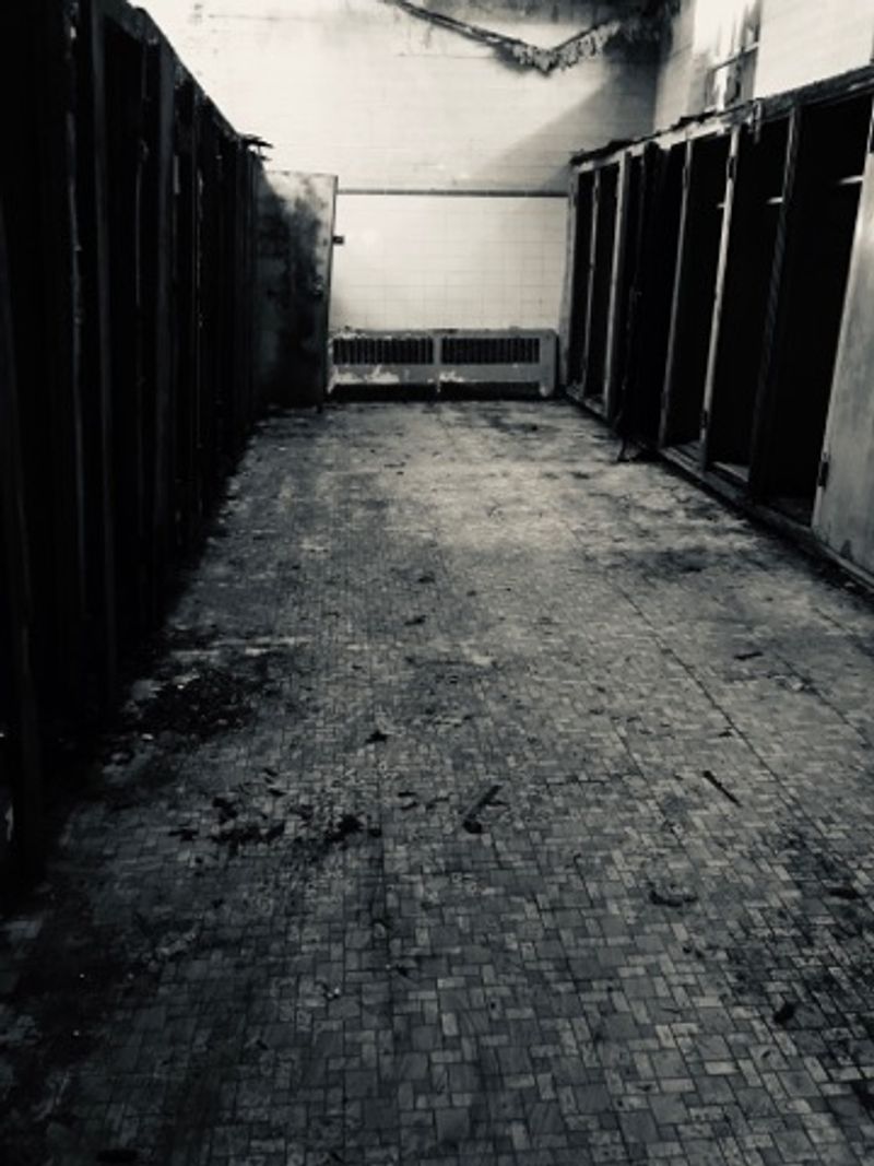 This Abandoned Idaho Hospital Still Feels Too Eerie To Ignore - Decor Hint Keep The Visit Respectful When The Stories Turn Dark