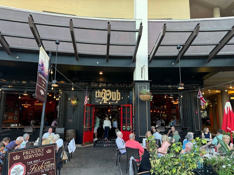 The Pub, Naples
