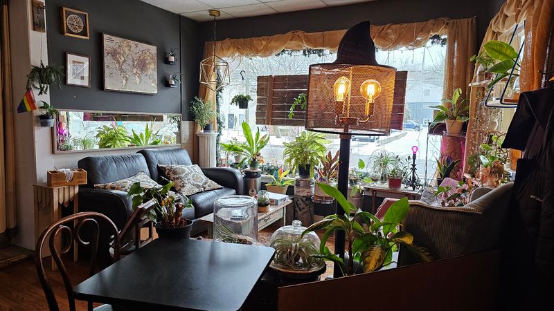 This Charming Connecticut Small Town Has No Crowds And All The Peace You Need - Decor Hint Local Shops Keep The Town Center Lively