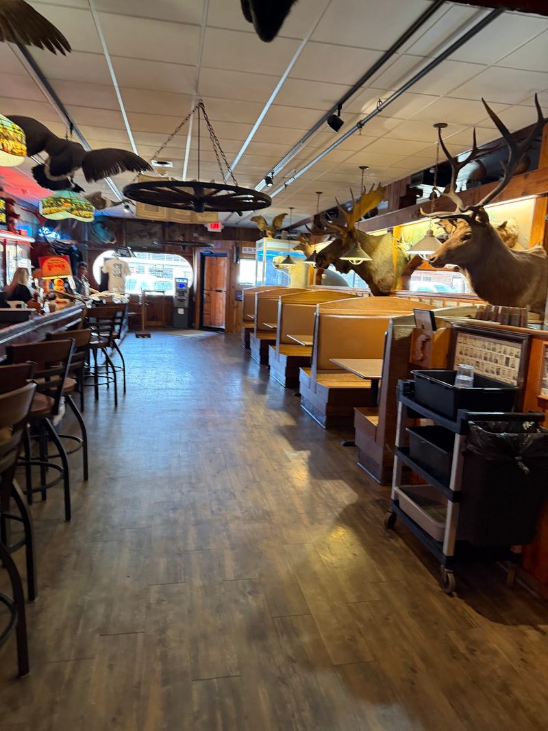 Ole's Big Game Steakhouse & Lounge, Paxton