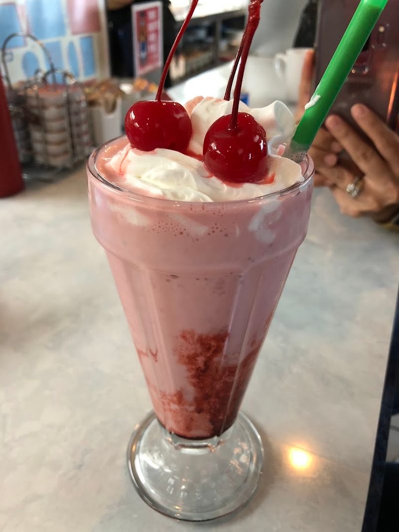 You'll Feel Like You've Stepped Into Happy Days At This Old-School Oregon Diner - Decor Hint Milkshakes That Steal The Show