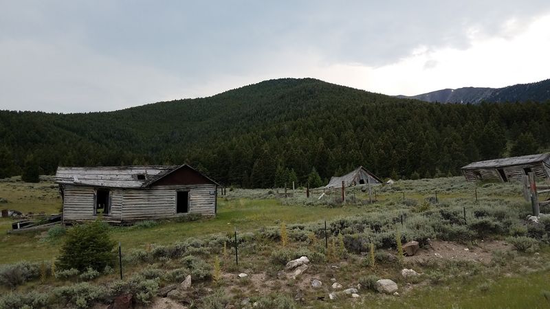 8 Historic Ruins in Idaho That Deserve A Spot On Your Bucket List - Decor Hint Gilmore Ghost Town