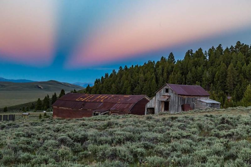 These 9 Idaho Mining Towns Have Stories Hidden Behind Their Empty Buildings - Decor Hint Gilmore - Near Leadore, Idaho