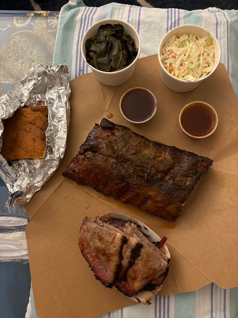 Connecticut's Hidden Barbecue Gem You'll Want To Discover - Decor Hint House Sauces Let Every Plate Take A Different Turn