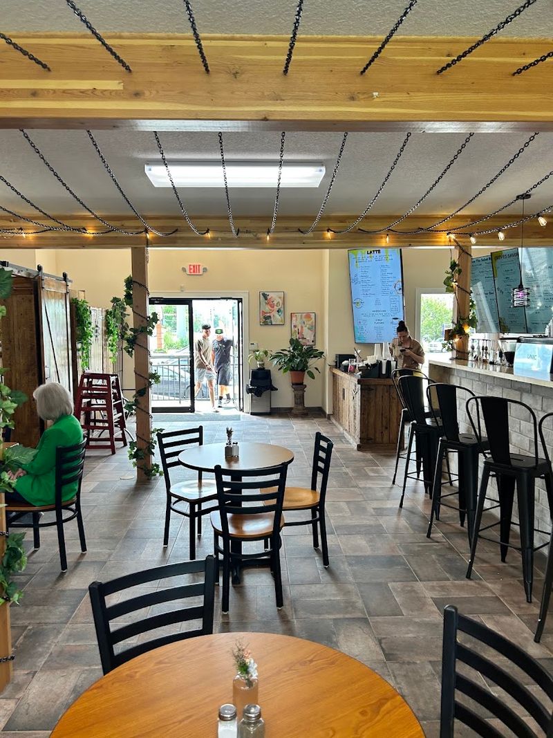 10 Missouri Gluten-Free Restaurants Every Food Lover Should Visit In 2026 - Decor Hint Queen's Bee Coffee & Creperie, Joplin