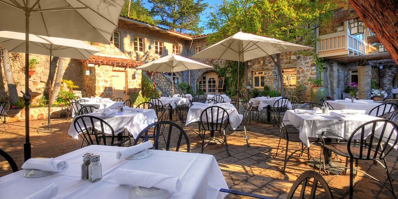 These 14 Central California Patio Restaurants Make Summer Dining Feel Like A Mini Vacation - Decor Hint Tarpy's, Monterey