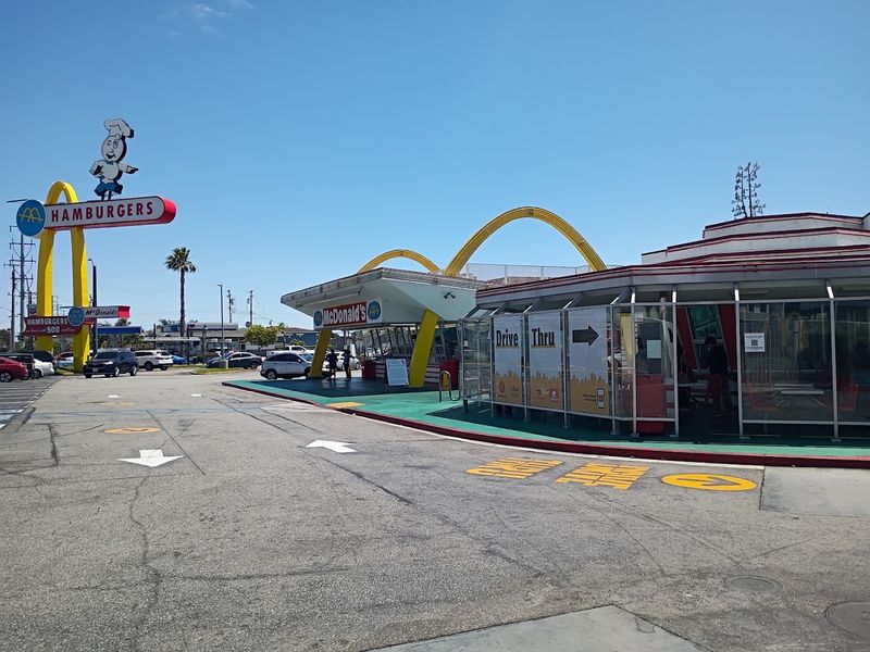 California Has A McDonald's So Retro It Looks More Like A 1950s Movie Set Than A Drive-Thru - Decor Hint See The World's Oldest Operating McDonald's
