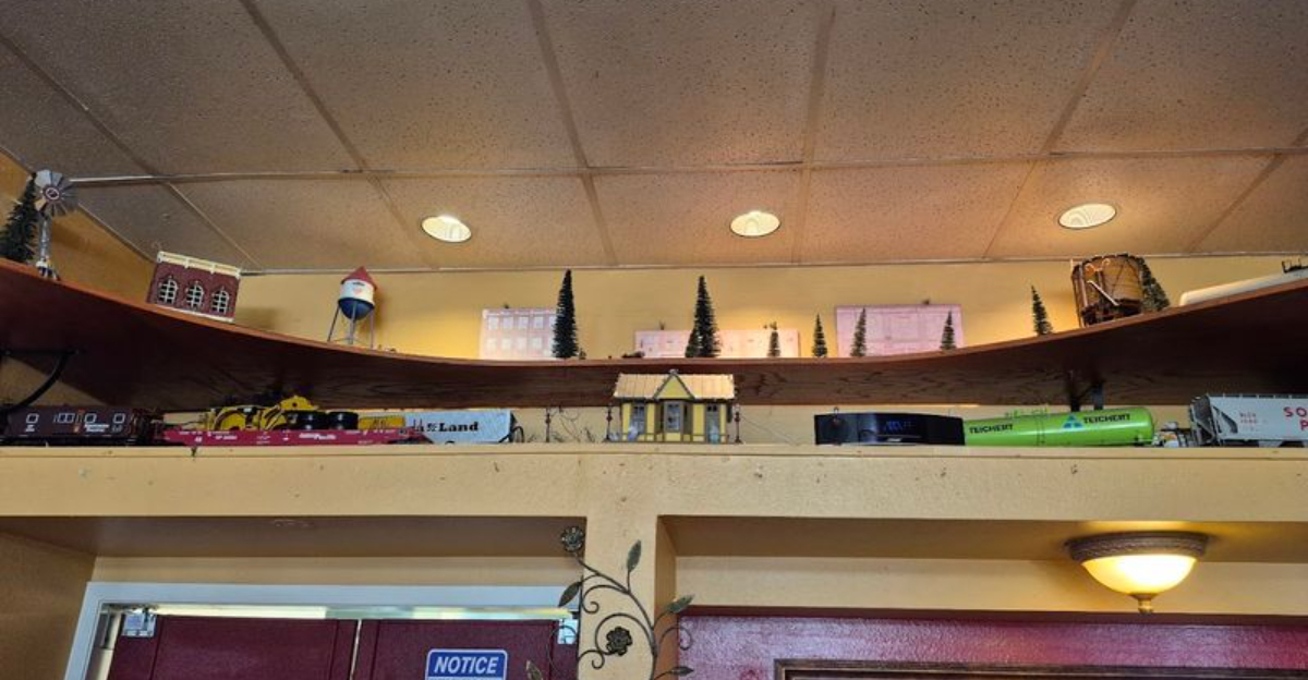 Californias Train Themed Breakfast Cafe With A Model Train Circling Overhead - Decor Hint
