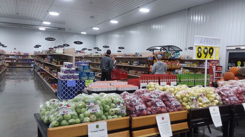 This Sprawling Missouri "Amish Walmart" Is A One-Stop Shop For Homemade Goods - Decor Hint Why People Drive Hours To Shop Here