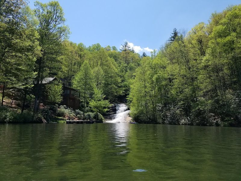 Most Travelers Speed Past This North Carolina County, Here's Why They Shouldn't - Decor Hint Lake Glenville Adds Cool Water To The Whole Escape