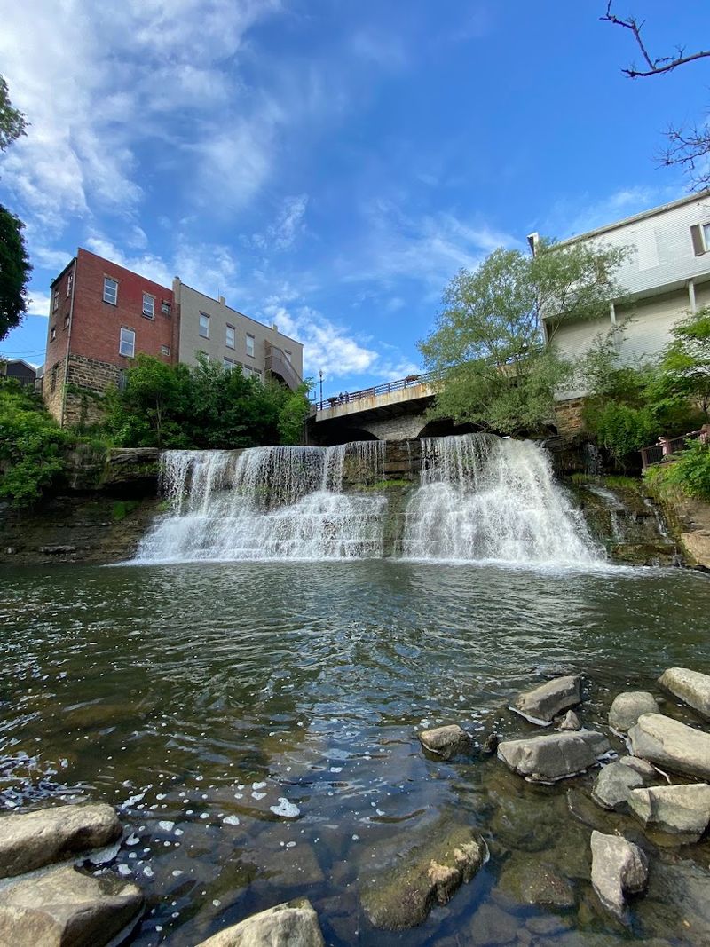 Chagrin Falls, Chagrin Falls