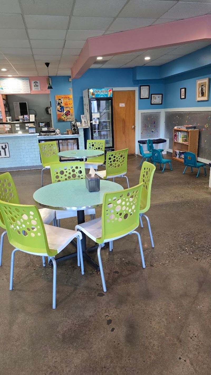 10 North Carolina Ice Cream Stops That Deserve Their Own July Detour - Decor Hint The Hop Ice Cream Cafe