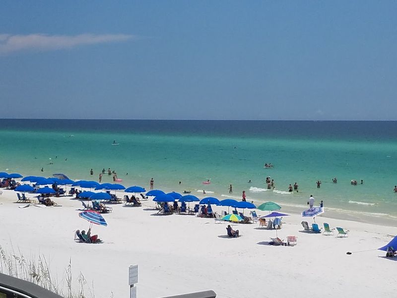 This Once-Laid-Back Florida Beach Town Is Overwhelmed By Summer Crowds - Decor Hint The Beach Here Is Genuinely Stunning