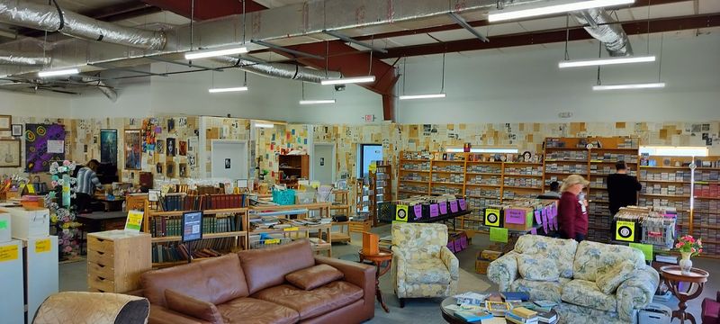 The Book Rescuers, Largo