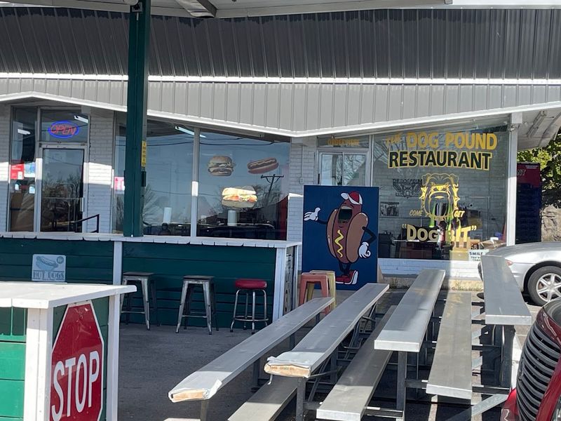 The Dog Pound Restaurant And Smoke House, Cave City