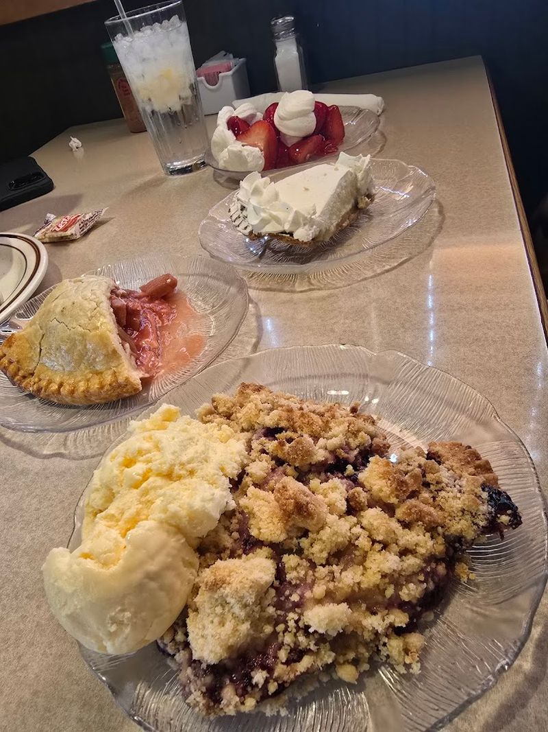 This Idaho Breakfast Buffet Serves Country-Fried Steak, Gravy, And Enough Comfort Food To Ruin Your Plans - Decor Hint Grab Something Sweet Before The Waffles Start Looking Personally Insulted