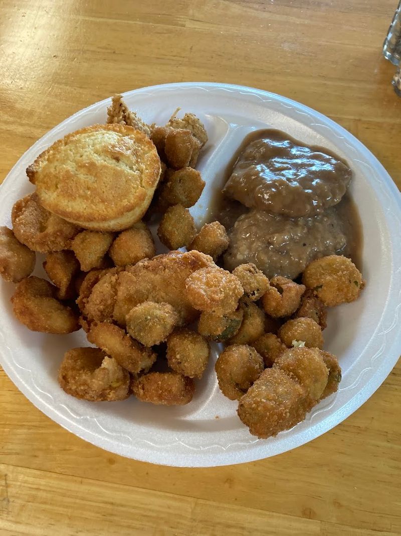 This North Carolina Buffet Still Uses 100-Year-Old Family Recipes, And The Cafeteria Line Is Bottomless - Decor Hint Grab Cornbread Because The Buffet Knows What It Is Doing