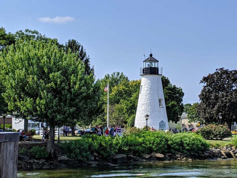 Take One Of These 11 Maryland Day Trips And You'll Forget You're Still In-State - Decor Hint Concord Point Lighthouse, Havre De Grace
