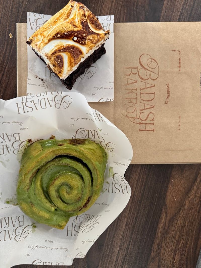 California's Viral Cinnamon Roll Bakery Has Pasadena Showing Up Before Noon - Decor Hint Matcha Rolls Make The Case Even Stronger