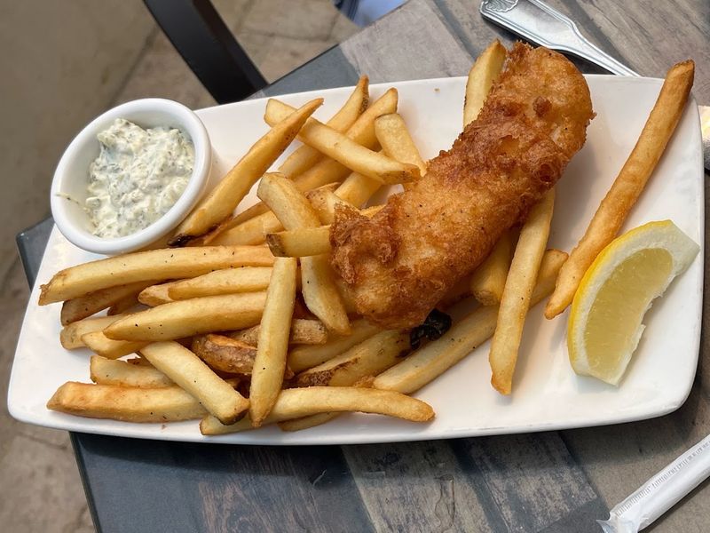 The Mom-And-Pop Restaurant In California Locals Say Serves The State's Very Best Seafood - Decor Hint Fish And Chips Keep Things Classic Without Feeling Basic