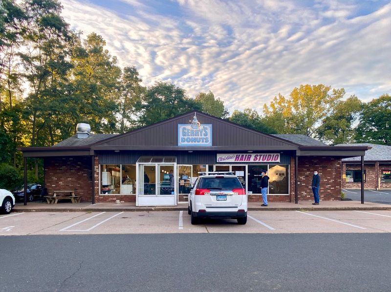 This Tiny Old-School Connecticut Bakery Sells Donuts So Good They Sell Out Daily - Decor Hint Cinnamon Rolls And Apple Turnovers Round Out The Case