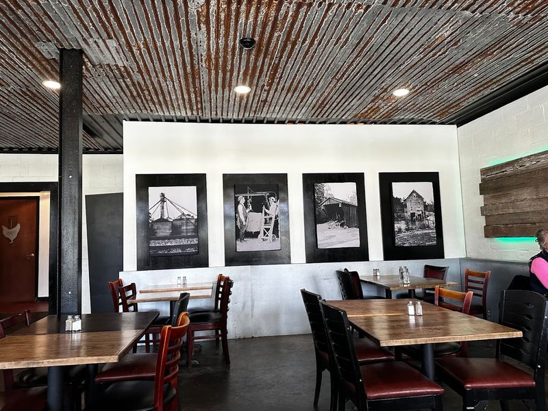 Silo Steakhouse, Gay