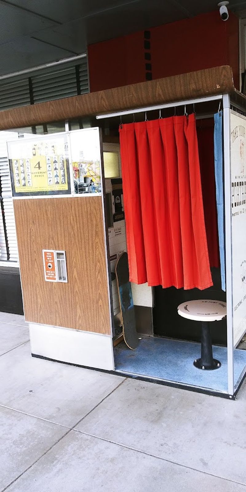 The Vintage Photobooth Outside