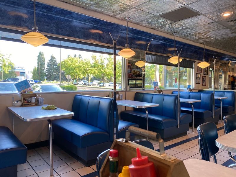 You'll Feel Like You've Stepped Into Happy Days At This Old-School Oregon Diner - Decor Hint Why This Diner Keeps People Coming Back