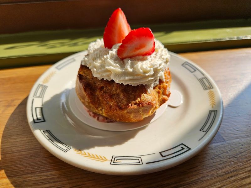 This Bakery In Massachusetts Bakes Pastries So Flaky You'd Never Guess They're Gluten-Free - Decor Hint Why The Gluten-Free Label Actually Matters Here
