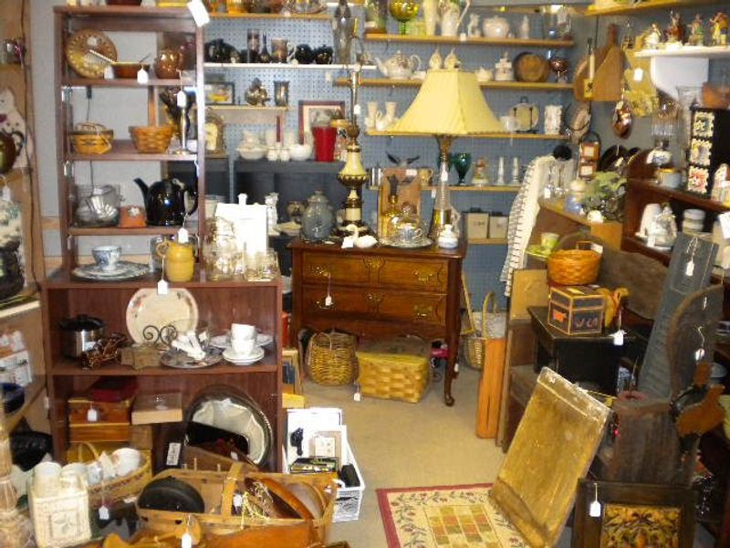 Amish Finds, Vintage Signs And Endless Booths Fill This Massive Indoor Kentucky Market - Decor Hint The Vendor Community That Makes This Place Feel Alive