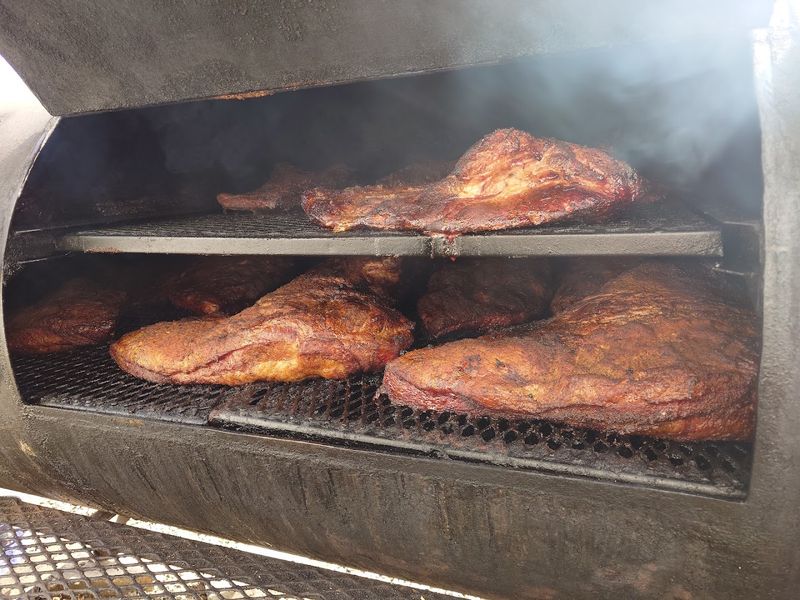 Connecticut's Hidden Barbecue Gem You'll Want To Discover - Decor Hint Where Wood Smoke Shapes Every Bite