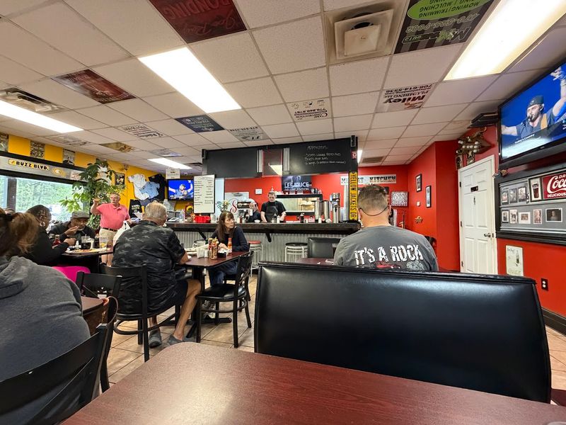 Locals Keep Coming Back To This Georgia Restaurant For One Simple Reason - Decor Hint The One Reason Locals Never Stop Showing Up