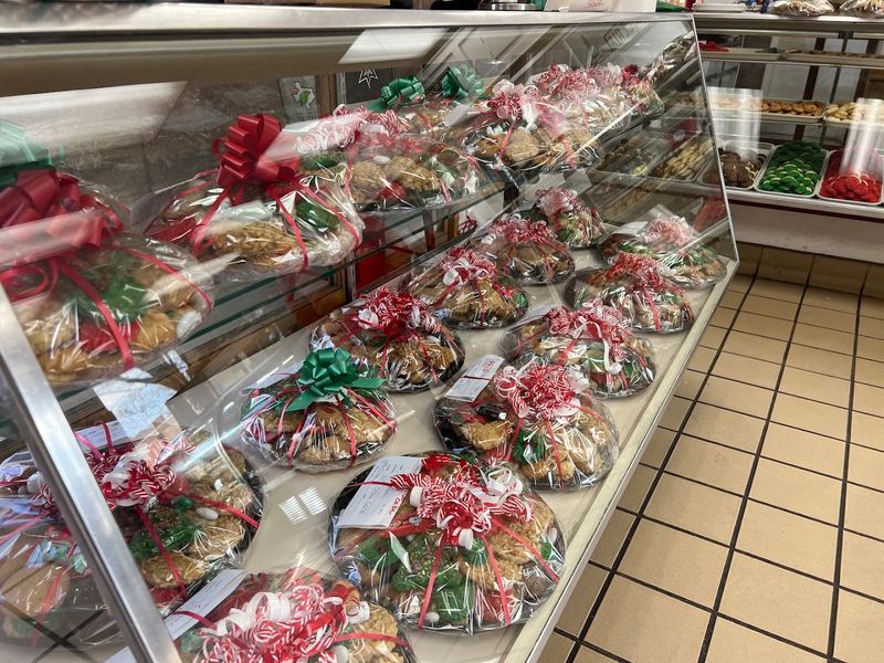 Holiday Pastries That People Pre-Order Weeks In Advance