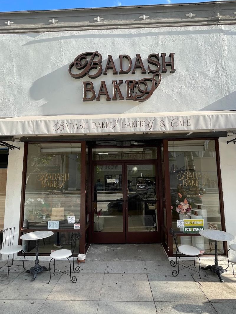 California's Viral Cinnamon Roll Bakery Has Pasadena Showing Up Before Noon - Decor Hint Pasadena Gives It A Built-In Day-Trip Feel