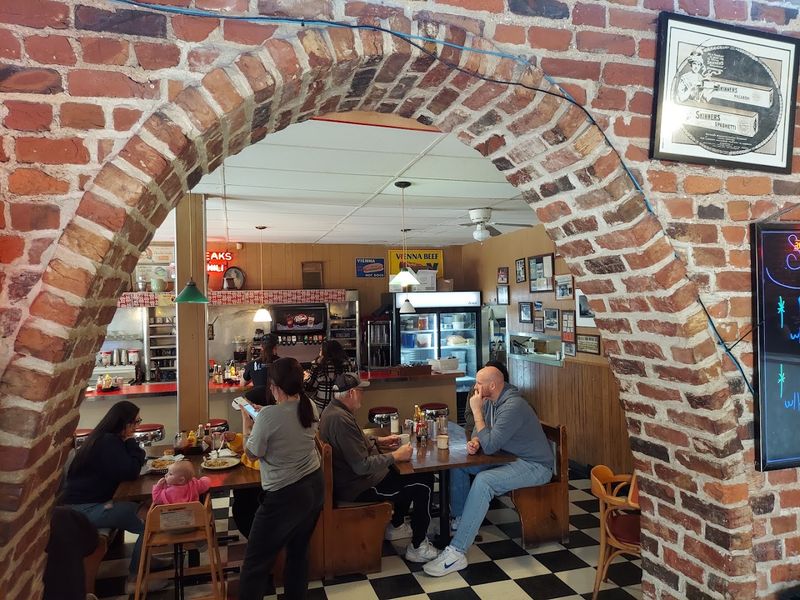 Louie M's Burgerlust