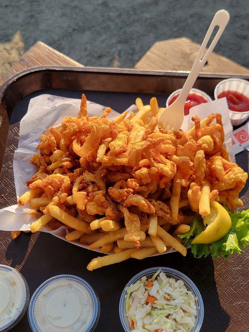 12 Connecticut Restaurants Serving Fried Clams So Good They've Become Local Favorites - Decor Hint Sea Swirl, Mystic
