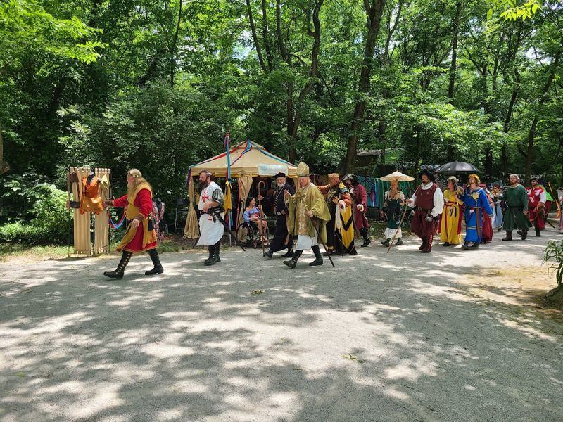 This Kentucky Festival Transports You Straight To A Medieval Village Every Single Weekend - Decor Hint Food That Tastes Like A Feast