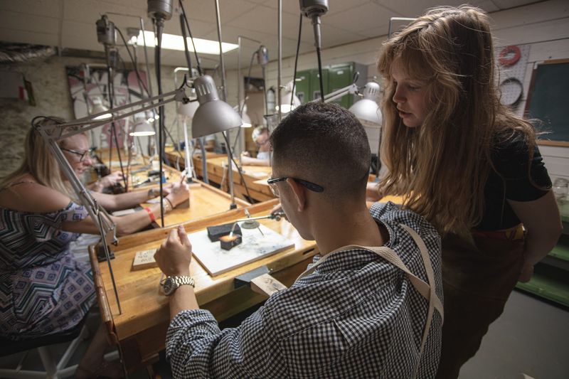 This Connecticut Jewelry Workshop Lets You Design A One Of A Kind Piece To Keep - Decor Hint The Class Format That Fits Your Real Life